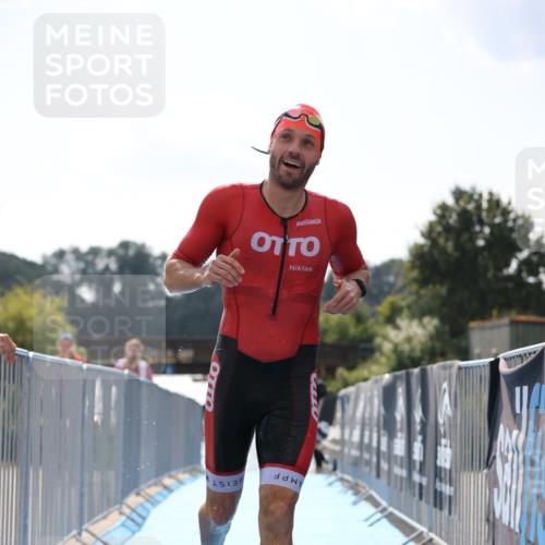 25.08.2024 - Elbe Triathlon Hamburg H.Heesch http://msf.ph/oto/6847976 25.08.2024 15:05:04 Schwimmen  meine-sportfotos.de