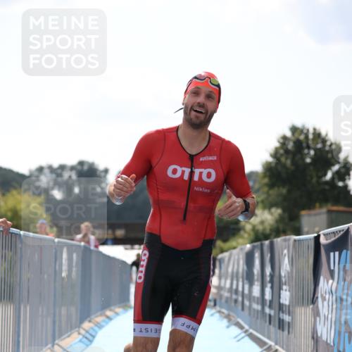 25.08.2024 - Elbe Triathlon Hamburg H.Heesch http://msf.ph/oto/6847982 25.08.2024 15:05:04 Schwimmen  meine-sportfotos.de