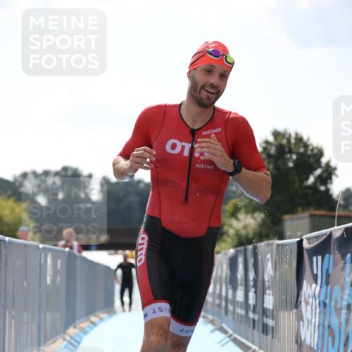 25.08.2024 - Elbe Triathlon Hamburg H.Heesch http://msf.ph/oto/6847996 25.08.2024 15:05:05 Schwimmen  meine-sportfotos.de
