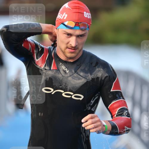 25.08.2024 - Elbe Triathlon Hamburg H.Heesch http://msf.ph/oto/6848030 25.08.2024 08:54:11 Schwimmen 207, 239 meine-sportfotos.de
