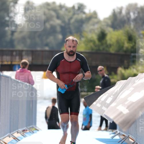 25.08.2024 - Elbe Triathlon Hamburg H.Heesch http://msf.ph/oto/6848035 25.08.2024 15:08:40 Schwimmen  meine-sportfotos.de