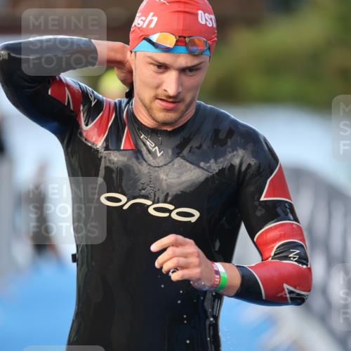 25.08.2024 - Elbe Triathlon Hamburg H.Heesch http://msf.ph/oto/6848038 25.08.2024 08:54:11 Schwimmen 207, 239 meine-sportfotos.de