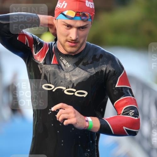 25.08.2024 - Elbe Triathlon Hamburg H.Heesch http://msf.ph/oto/6848045 25.08.2024 08:54:11 Schwimmen 207, 239 meine-sportfotos.de