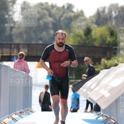 25.08.2024 - Elbe Triathlon Hamburg H.Heesch http://msf.ph/oto/6848047 25.08.2024 15:08:40 Schwimmen  meine-sportfotos.de