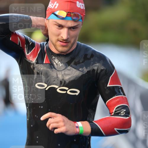 25.08.2024 - Elbe Triathlon Hamburg H.Heesch http://msf.ph/oto/6848051 25.08.2024 08:54:11 Schwimmen 207, 239 meine-sportfotos.de