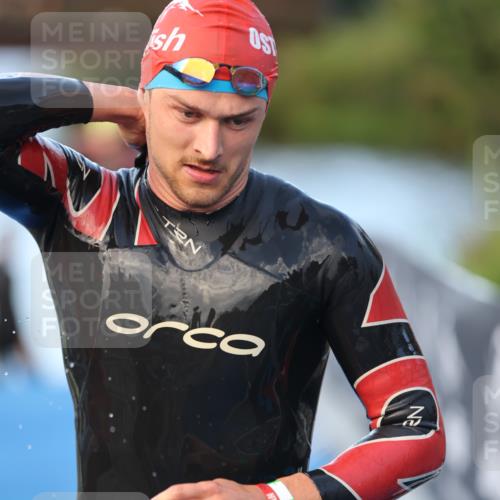 25.08.2024 - Elbe Triathlon Hamburg H.Heesch http://msf.ph/oto/6848054 25.08.2024 08:54:11 Schwimmen 207, 239 meine-sportfotos.de
