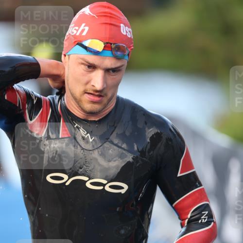 25.08.2024 - Elbe Triathlon Hamburg H.Heesch http://msf.ph/oto/6848062 25.08.2024 08:54:12 Schwimmen 207, 239 meine-sportfotos.de