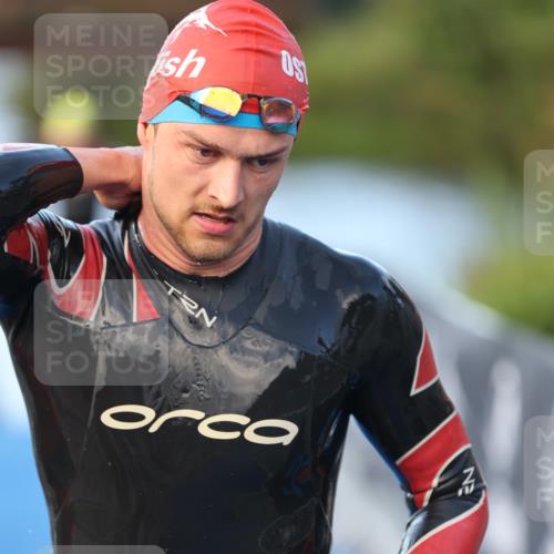 25.08.2024 - Elbe Triathlon Hamburg H.Heesch http://msf.ph/oto/6848069 25.08.2024 08:54:12 Schwimmen 207, 239 meine-sportfotos.de
