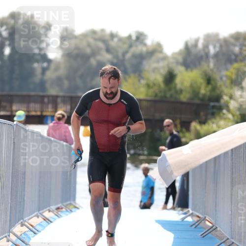 25.08.2024 - Elbe Triathlon Hamburg H.Heesch http://msf.ph/oto/6848075 25.08.2024 15:08:40 Schwimmen  meine-sportfotos.de