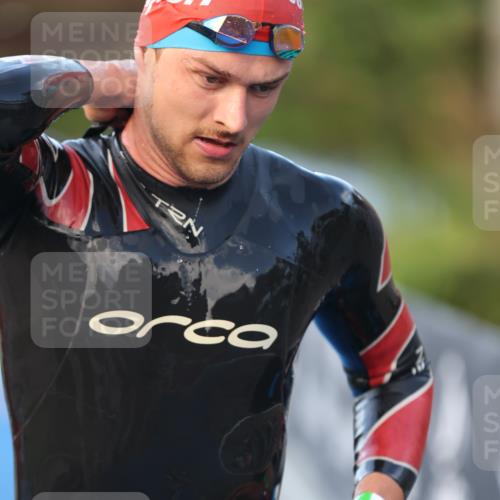 25.08.2024 - Elbe Triathlon Hamburg H.Heesch http://msf.ph/oto/6848080 25.08.2024 08:54:12 Schwimmen 207, 239 meine-sportfotos.de
