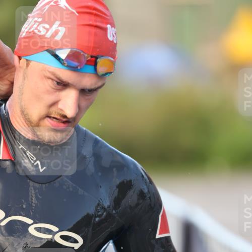 25.08.2024 - Elbe Triathlon Hamburg H.Heesch http://msf.ph/oto/6848120 25.08.2024 08:54:12 Schwimmen 207, 239 meine-sportfotos.de