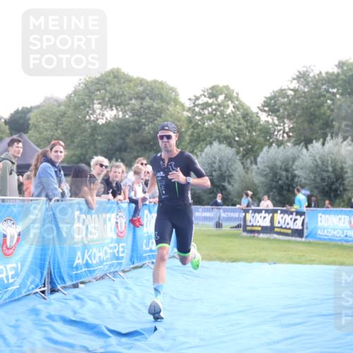 25.08.2024 - Elbe Triathlon Hamburg H.Heesch http://msf.ph/oto/6848152 25.08.2024 10:42:37 Ziel 330 meine-sportfotos.de