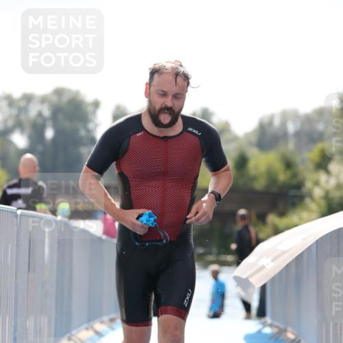 25.08.2024 - Elbe Triathlon Hamburg H.Heesch http://msf.ph/oto/6848157 25.08.2024 15:08:42 Schwimmen  meine-sportfotos.de