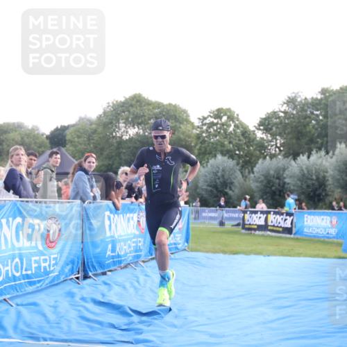 25.08.2024 - Elbe Triathlon Hamburg H.Heesch http://msf.ph/oto/6848174 25.08.2024 10:42:38 Ziel 330 meine-sportfotos.de