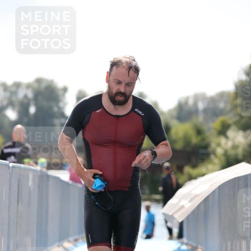 25.08.2024 - Elbe Triathlon Hamburg H.Heesch http://msf.ph/oto/6848175 25.08.2024 15:08:43 Schwimmen  meine-sportfotos.de