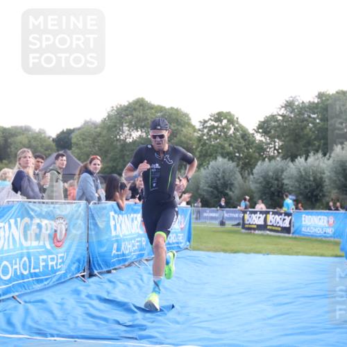 25.08.2024 - Elbe Triathlon Hamburg H.Heesch http://msf.ph/oto/6848180 25.08.2024 10:42:38 Ziel 330 meine-sportfotos.de