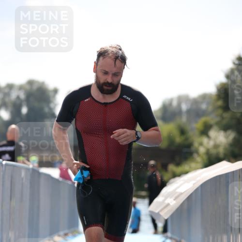 25.08.2024 - Elbe Triathlon Hamburg H.Heesch http://msf.ph/oto/6848186 25.08.2024 15:08:43 Schwimmen  meine-sportfotos.de