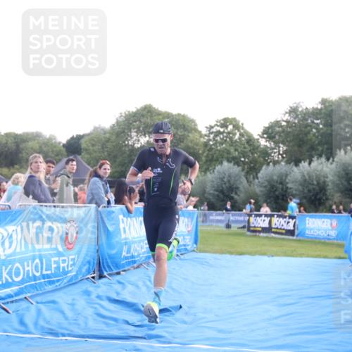 25.08.2024 - Elbe Triathlon Hamburg H.Heesch http://msf.ph/oto/6848187 25.08.2024 10:42:38 Ziel 330 meine-sportfotos.de