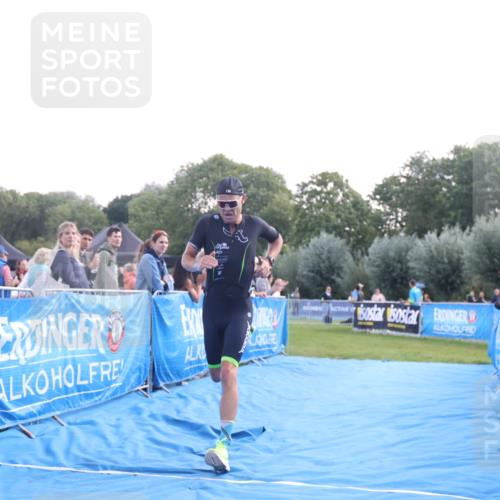 25.08.2024 - Elbe Triathlon Hamburg H.Heesch http://msf.ph/oto/6848192 25.08.2024 10:42:38 Ziel 330 meine-sportfotos.de