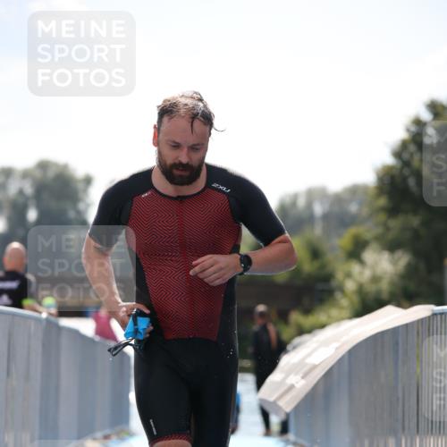 25.08.2024 - Elbe Triathlon Hamburg H.Heesch http://msf.ph/oto/6848194 25.08.2024 15:08:43 Schwimmen  meine-sportfotos.de