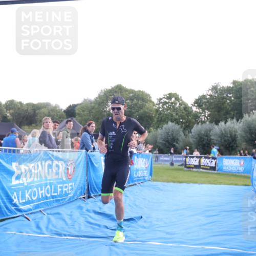 25.08.2024 - Elbe Triathlon Hamburg H.Heesch http://msf.ph/oto/6848198 25.08.2024 10:42:38 Ziel 330 meine-sportfotos.de