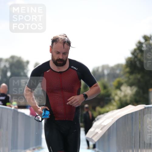 25.08.2024 - Elbe Triathlon Hamburg H.Heesch http://msf.ph/oto/6848200 25.08.2024 15:08:43 Schwimmen  meine-sportfotos.de
