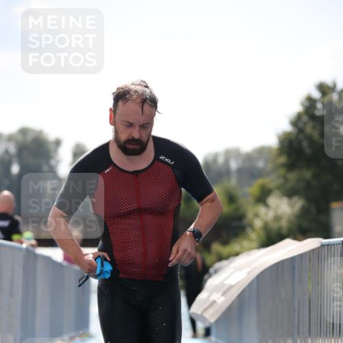 25.08.2024 - Elbe Triathlon Hamburg H.Heesch http://msf.ph/oto/6848207 25.08.2024 15:08:43 Schwimmen  meine-sportfotos.de