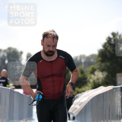 25.08.2024 - Elbe Triathlon Hamburg H.Heesch http://msf.ph/oto/6848214 25.08.2024 15:08:43 Schwimmen  meine-sportfotos.de
