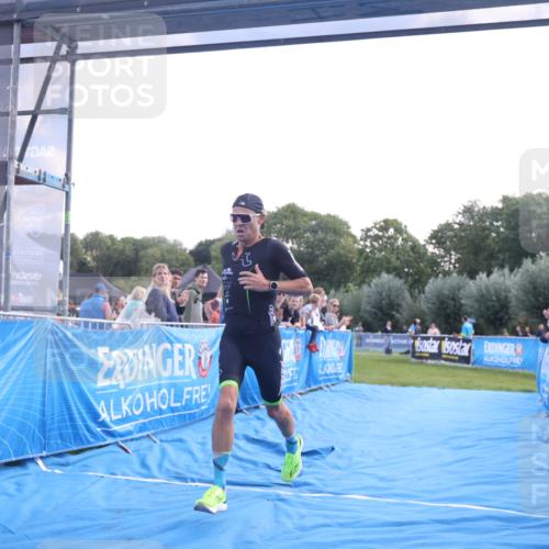 25.08.2024 - Elbe Triathlon Hamburg H.Heesch http://msf.ph/oto/6848217 25.08.2024 10:42:38 Ziel 330 meine-sportfotos.de