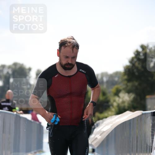 25.08.2024 - Elbe Triathlon Hamburg H.Heesch http://msf.ph/oto/6848221 25.08.2024 15:08:43 Schwimmen  meine-sportfotos.de