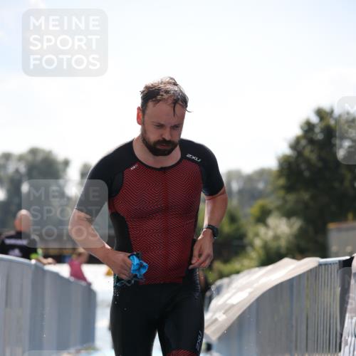 25.08.2024 - Elbe Triathlon Hamburg H.Heesch http://msf.ph/oto/6848226 25.08.2024 15:08:43 Schwimmen  meine-sportfotos.de
