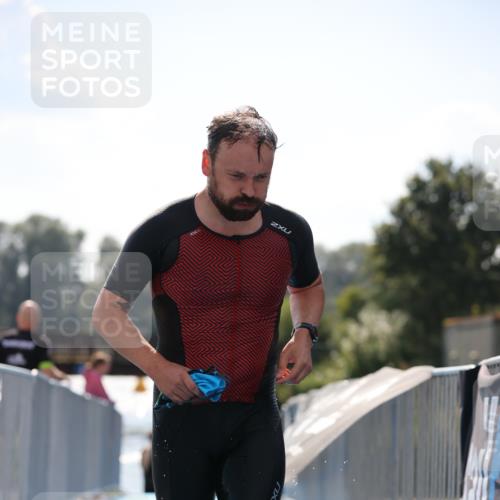 25.08.2024 - Elbe Triathlon Hamburg H.Heesch http://msf.ph/oto/6848238 25.08.2024 15:08:43 Schwimmen  meine-sportfotos.de
