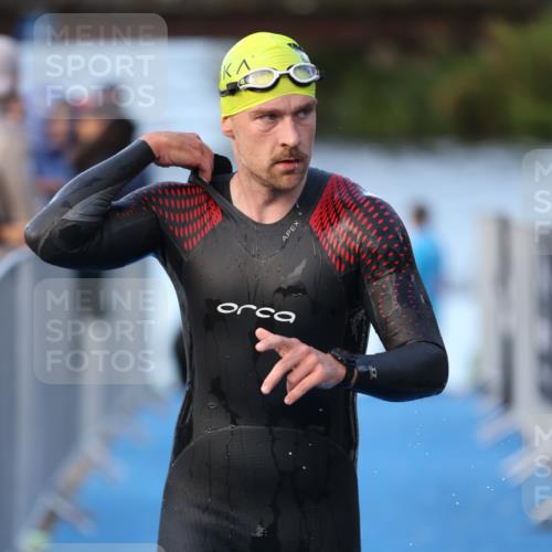 25.08.2024 - Elbe Triathlon Hamburg H.Heesch http://msf.ph/oto/6848239 25.08.2024 08:54:17 Schwimmen 207, 239 meine-sportfotos.de