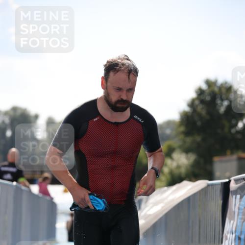 25.08.2024 - Elbe Triathlon Hamburg H.Heesch http://msf.ph/oto/6848246 25.08.2024 15:08:43 Schwimmen  meine-sportfotos.de