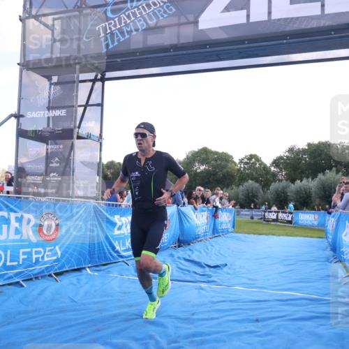 25.08.2024 - Elbe Triathlon Hamburg H.Heesch http://msf.ph/oto/6848248 25.08.2024 10:42:38 Ziel 330 meine-sportfotos.de