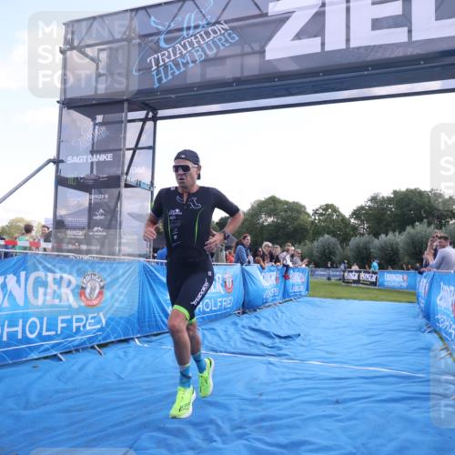 25.08.2024 - Elbe Triathlon Hamburg H.Heesch http://msf.ph/oto/6848254 25.08.2024 10:42:38 Ziel 330 meine-sportfotos.de