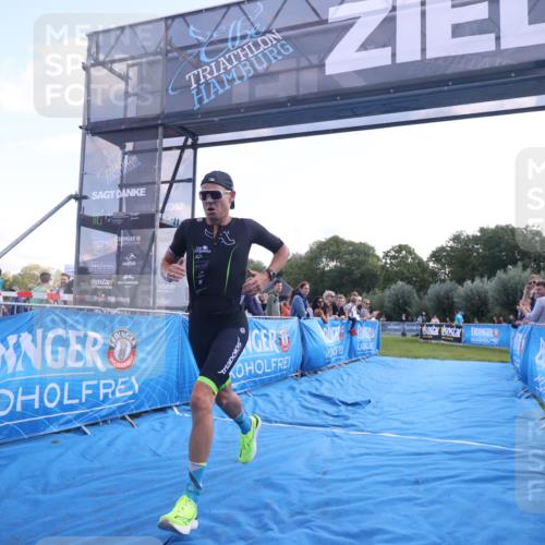 25.08.2024 - Elbe Triathlon Hamburg H.Heesch http://msf.ph/oto/6848258 25.08.2024 10:42:38 Ziel 330 meine-sportfotos.de