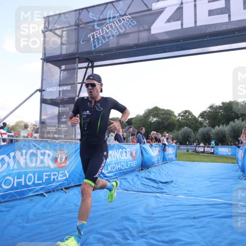 25.08.2024 - Elbe Triathlon Hamburg H.Heesch http://msf.ph/oto/6848264 25.08.2024 10:42:39 Ziel 330 meine-sportfotos.de
