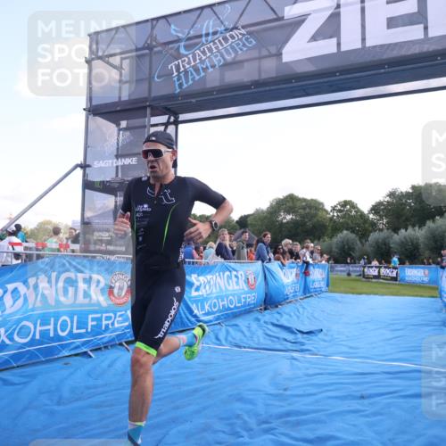 25.08.2024 - Elbe Triathlon Hamburg H.Heesch http://msf.ph/oto/6848269 25.08.2024 10:42:39 Ziel 330 meine-sportfotos.de