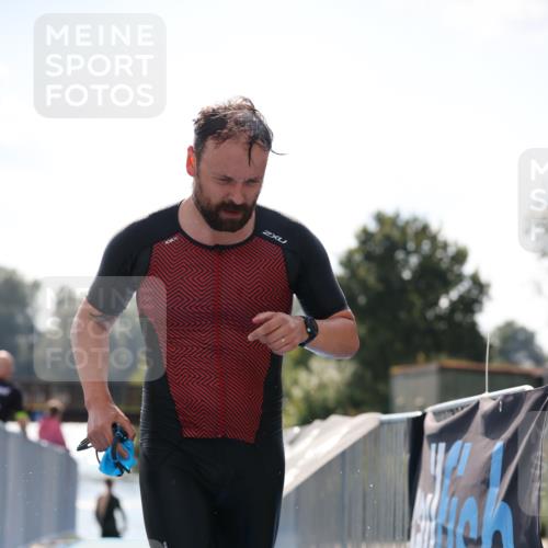 25.08.2024 - Elbe Triathlon Hamburg H.Heesch http://msf.ph/oto/6848283 25.08.2024 15:08:43 Schwimmen  meine-sportfotos.de