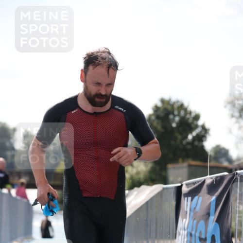 25.08.2024 - Elbe Triathlon Hamburg H.Heesch http://msf.ph/oto/6848289 25.08.2024 15:08:43 Schwimmen  meine-sportfotos.de