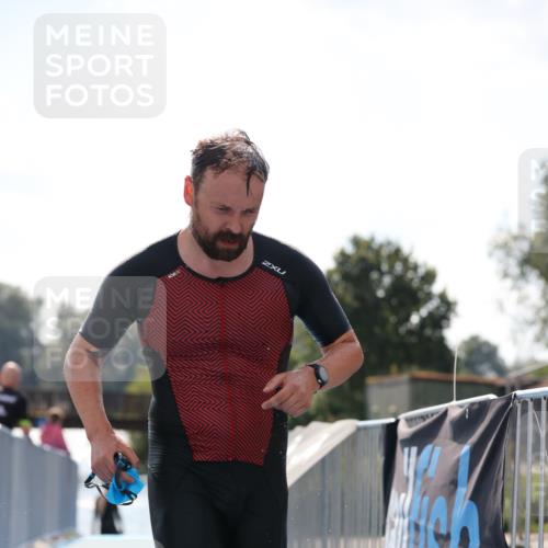 25.08.2024 - Elbe Triathlon Hamburg H.Heesch http://msf.ph/oto/6848296 25.08.2024 15:08:43 Schwimmen  meine-sportfotos.de
