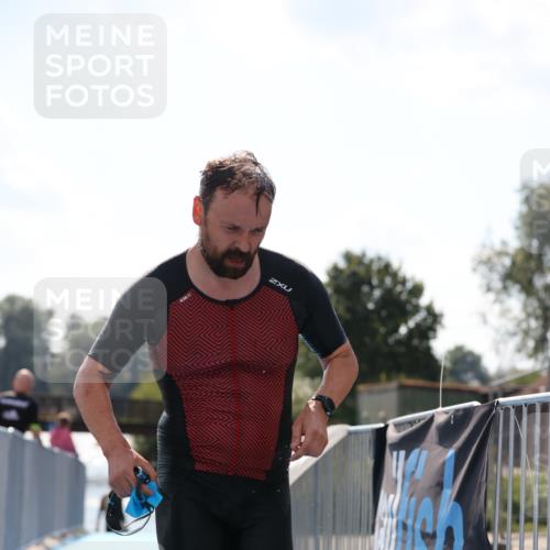 25.08.2024 - Elbe Triathlon Hamburg H.Heesch http://msf.ph/oto/6848303 25.08.2024 15:08:44 Schwimmen  meine-sportfotos.de