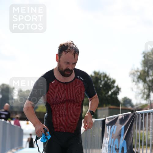 25.08.2024 - Elbe Triathlon Hamburg H.Heesch http://msf.ph/oto/6848308 25.08.2024 15:08:44 Schwimmen  meine-sportfotos.de