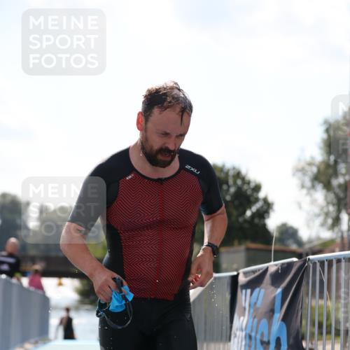 25.08.2024 - Elbe Triathlon Hamburg H.Heesch http://msf.ph/oto/6848313 25.08.2024 15:08:44 Schwimmen  meine-sportfotos.de