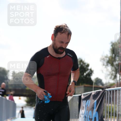 25.08.2024 - Elbe Triathlon Hamburg H.Heesch http://msf.ph/oto/6848318 25.08.2024 15:08:44 Schwimmen  meine-sportfotos.de