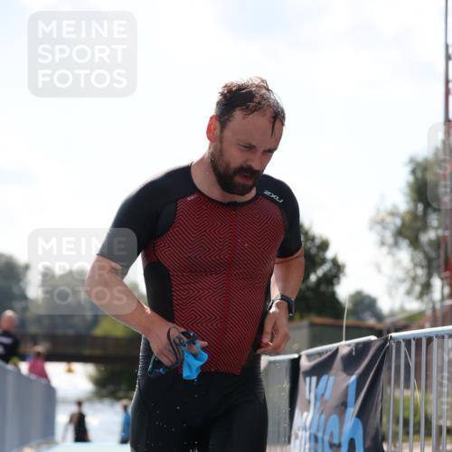 25.08.2024 - Elbe Triathlon Hamburg H.Heesch http://msf.ph/oto/6848324 25.08.2024 15:08:44 Schwimmen  meine-sportfotos.de