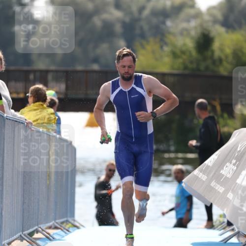 25.08.2024 - Elbe Triathlon Hamburg H.Heesch http://msf.ph/oto/6848330 25.08.2024 15:09:11 Schwimmen  meine-sportfotos.de