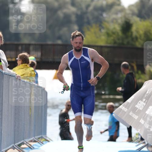 25.08.2024 - Elbe Triathlon Hamburg H.Heesch http://msf.ph/oto/6848331 25.08.2024 15:09:11 Schwimmen  meine-sportfotos.de