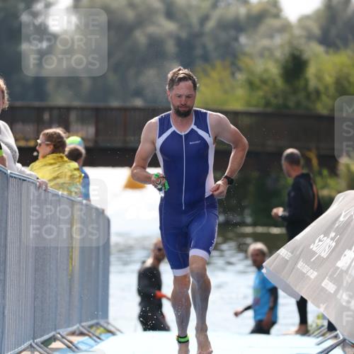 25.08.2024 - Elbe Triathlon Hamburg H.Heesch http://msf.ph/oto/6848346 25.08.2024 15:09:12 Schwimmen  meine-sportfotos.de